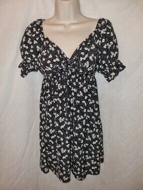 (A B) A beautiful black evening dress